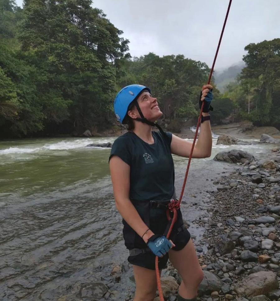 Anna Moloney在Pure Life Adventure获得了专业经验, 她在一个治疗项目中担任向导, 教冲浪, 并带领漂流和背包旅行.